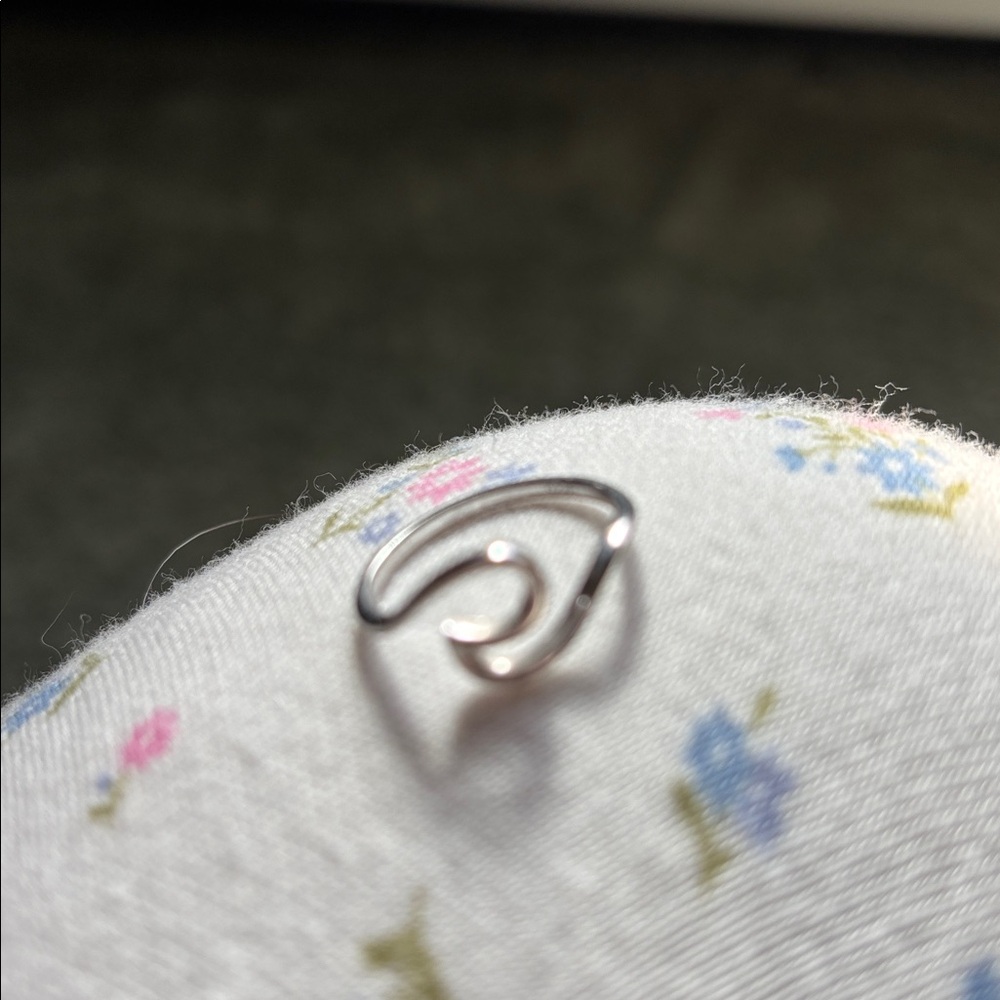 926 Sterling Silver Wave Wrap Ring size 6